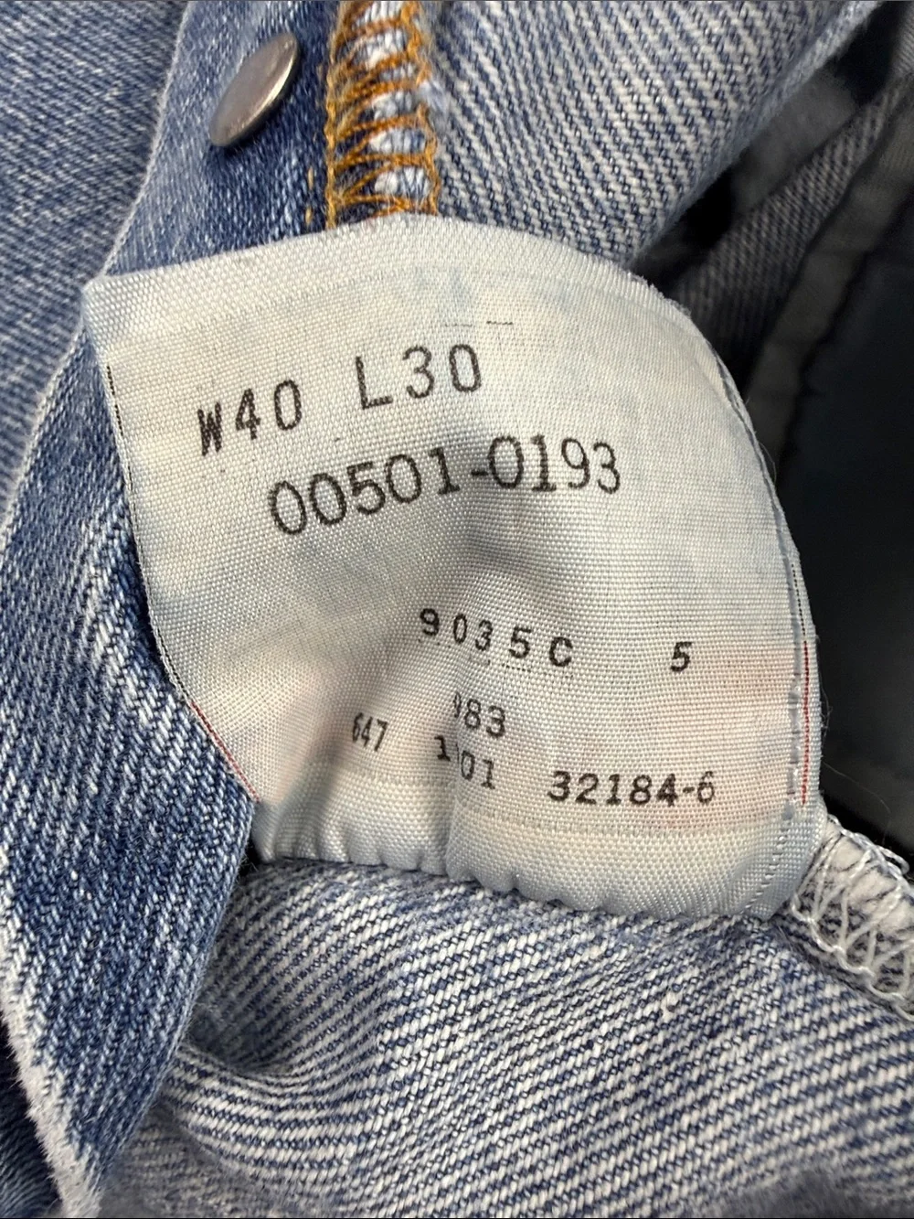 Vintage Levi's 501 Classic Straight Button Fly Men's Jeans W40 L30 10/2001